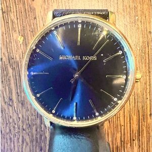 Michael Kors watch gently loved just needs battery